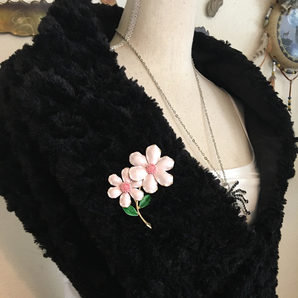 Vintage 60s painted flower brooch